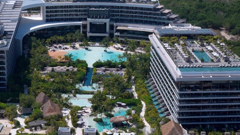 Secrets Moxché Food: What to Expect at This All-Inclusive